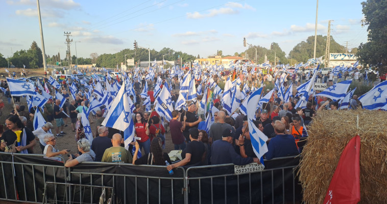 צומת כרכור: המחאה נגד הרפורמה המשפטית (צילום: מטה המאבק)