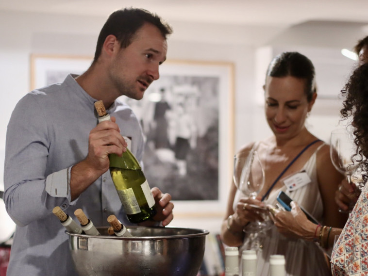 מפגש ישיר עם יצרני יין שהגיעו מצרפת  (צילום: French Embassy in Israel)