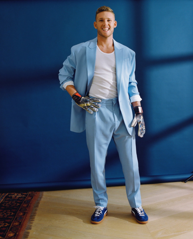 גם מחויט יושב טוב