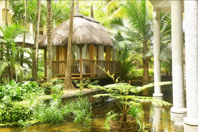 VICTORIA BEACHCOMBER RESORT & SPA 