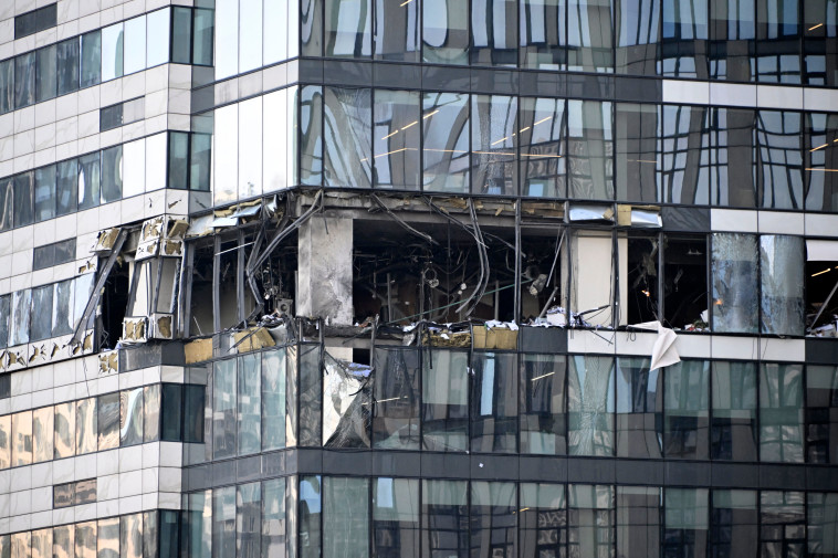 בניין משרדים שנפגע ממתקפת מל''טים אוקראינים (צילום: gettyimages)