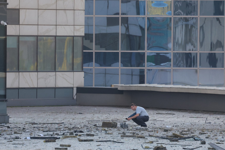 הרס רב לאחר שכטב''ם פגע בבניין משרדים במוסקבה (צילום:  REUTERS/Evgenia Novozhenina)