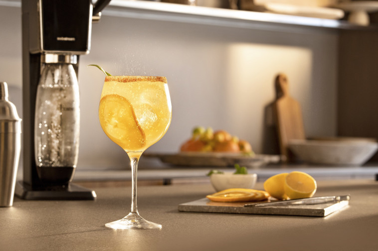 קוקטייל אננס Pineapple Delight על בסיס סודה