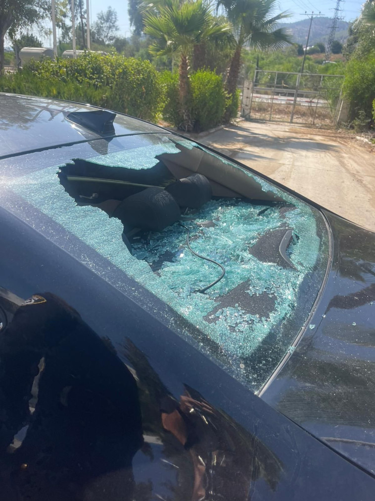 רכב שנפגע בבית שמש (צילום: דוברות המשטרה)