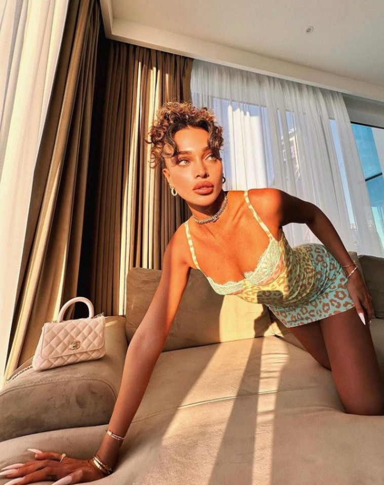 פינס. תחרה ושאנל