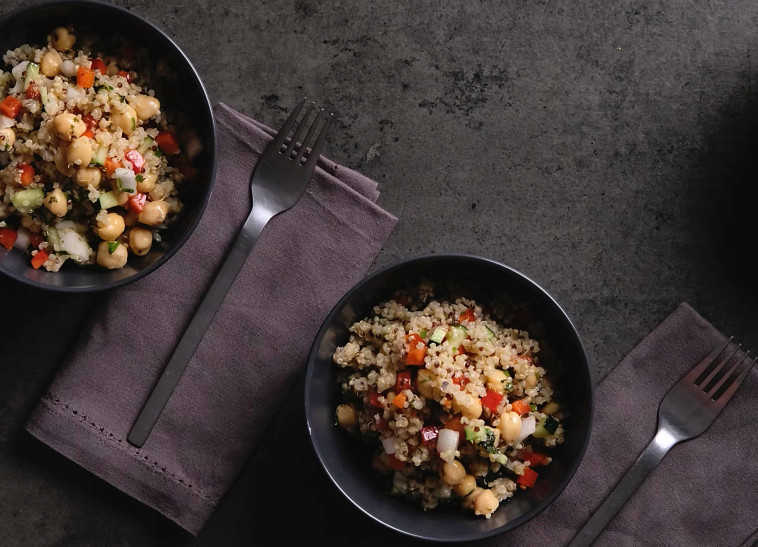 סלט קינואה צבעוני