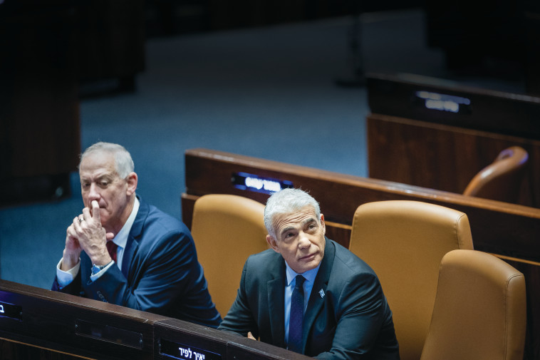 יאיר לפיד ובני גנץ בכנסת