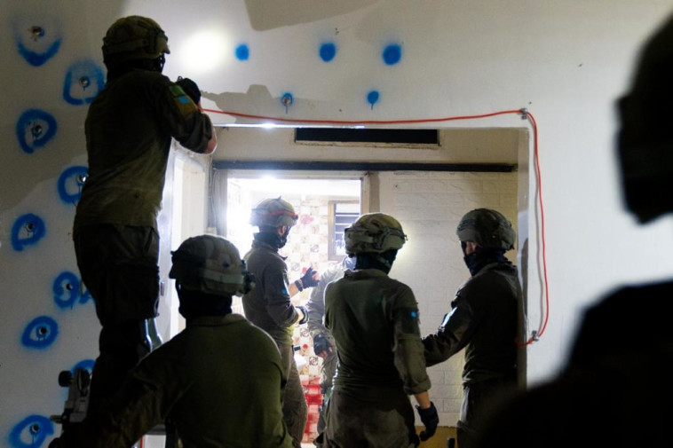 צה''ל הורס את בית המחבל