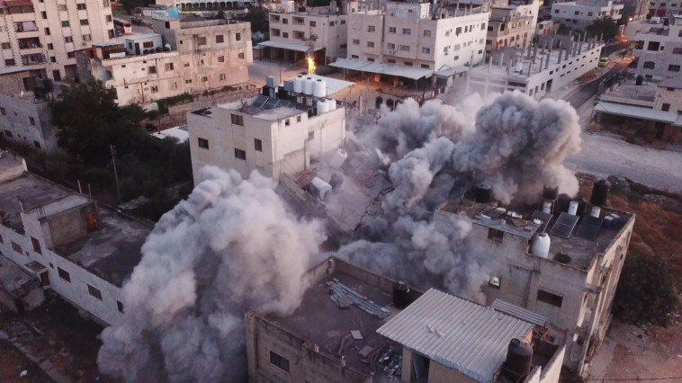 צה''ל הורס את בית המחבל