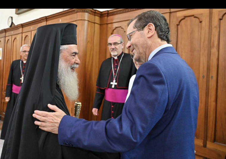 יצחק הרצוג במנזר סטלה מאריס