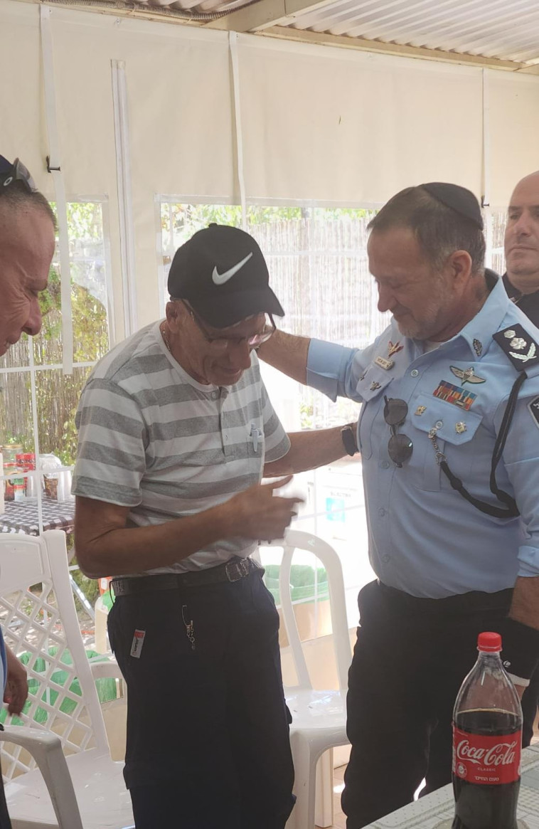 המפכ''ל קובי שבתאי בניחום משפחתו של חן אמיר ז''ל