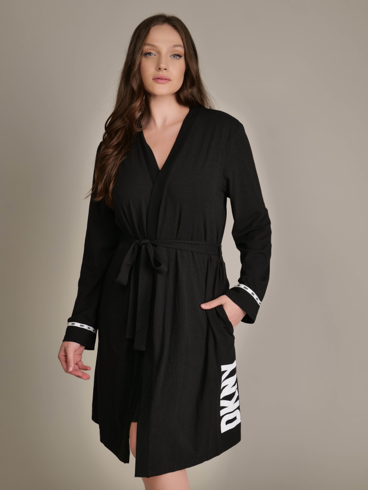 את החלוק הזה כולכן צריכות בארון&nbsp;