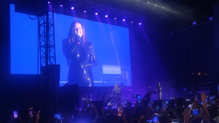 עדן בן זקן בהופעה של אגילרה