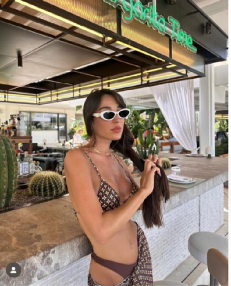 טליה עובדיה בביקיני של בננהוט