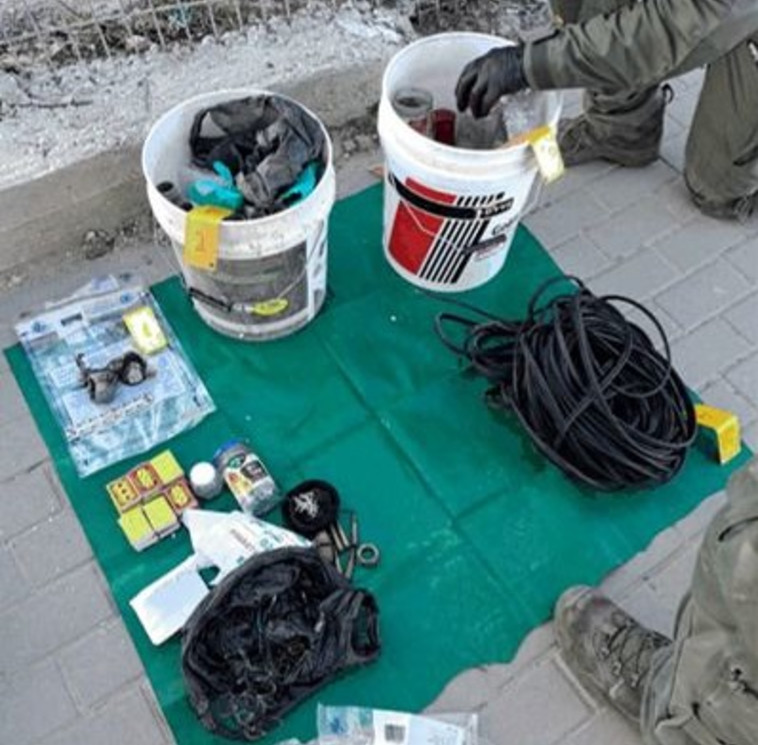 אמצעי הלחימה שנתפסו על ידי השב''כ במסגרת סיכול חוליית הטרור ביו''ש