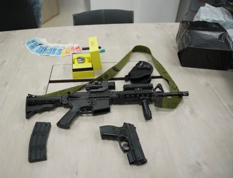 רובה ואקדח האוויר שנמצאו