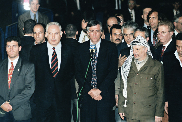 שנת 1997. חתימת הסכם חברון דניס רוס, ביבי נתניהו יאסר ערפת 