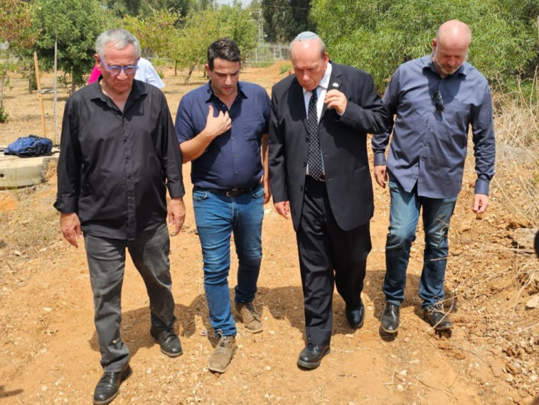 ביקור מבקר המדינה סמוך למקום הפיצוץ