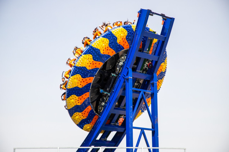 רכבת ההרים בפארק השעשועים Magic Kass 