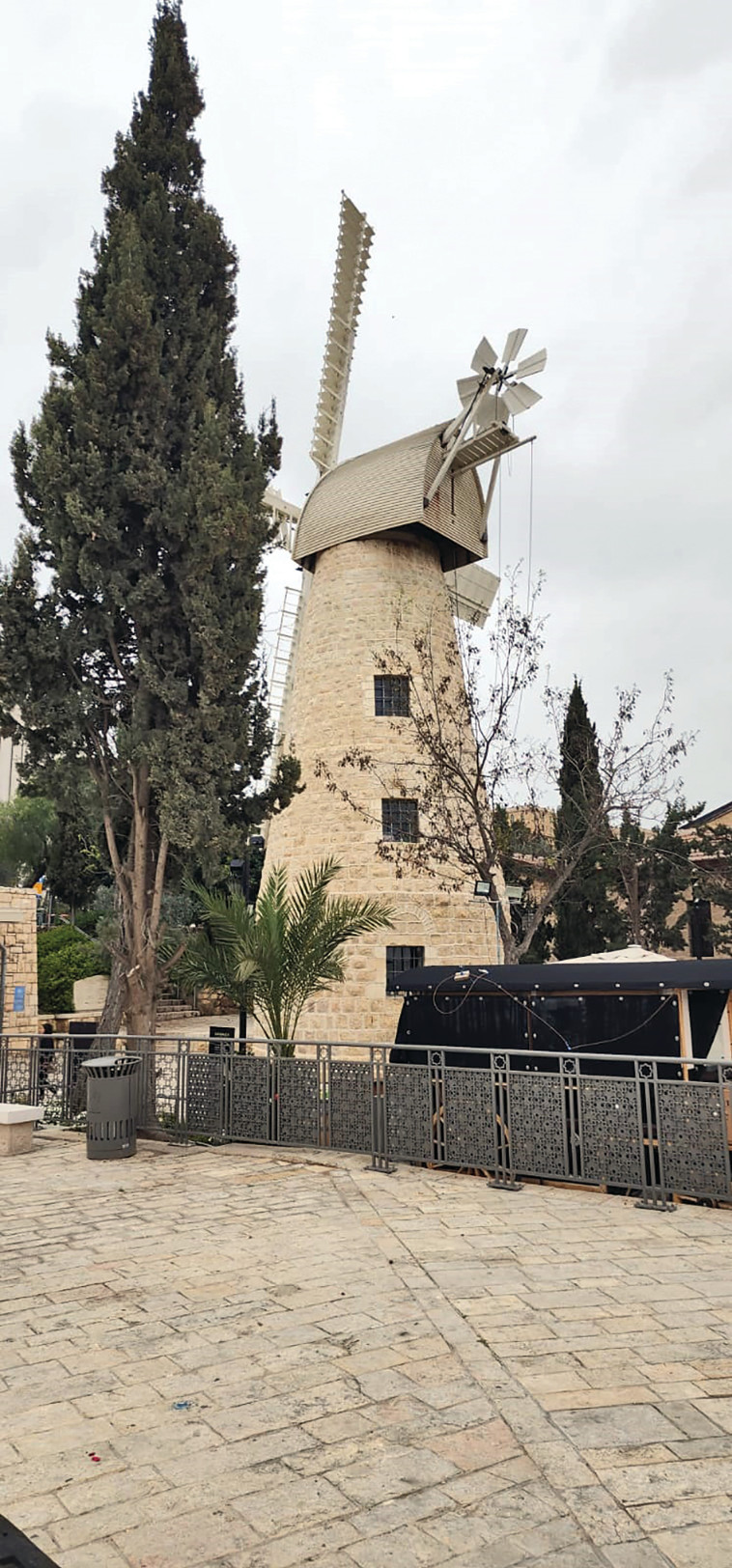 היציאה מהחומות