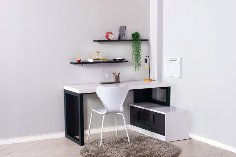 עצמל'ה סט שולחן כתיבה ויחידת מדפים