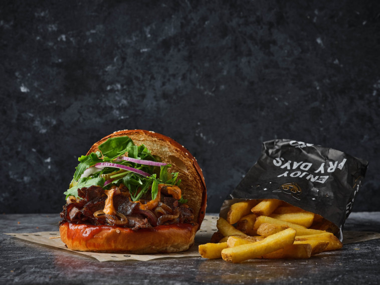 רשת מוזס שופ טייק אוף עם ציפס