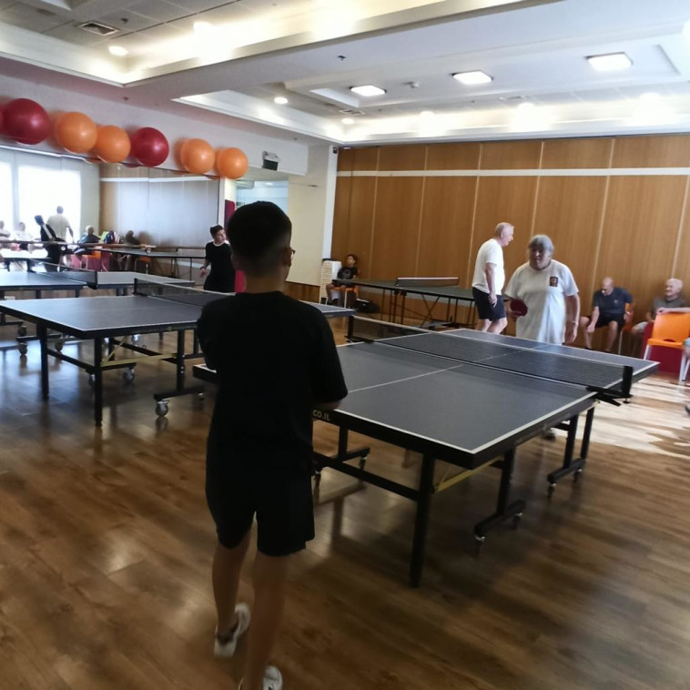טורניר ידידות בטניס שולחן ילדים נגד דיירים ב''אחוזת פולג'' (צילום: פרטי)