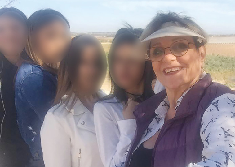 טילי בפעילות עם חניכות צהלה