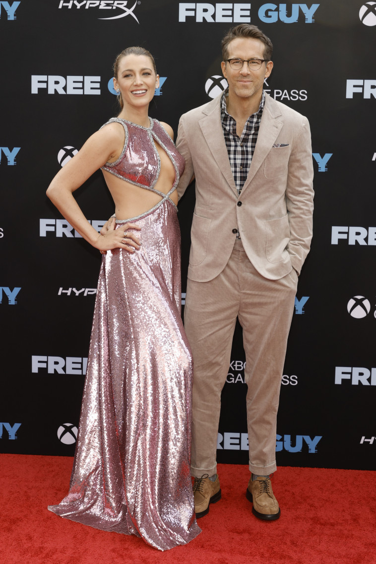 נותן לה לזרוח: בלייק לייבלי זוהרת בוורוד