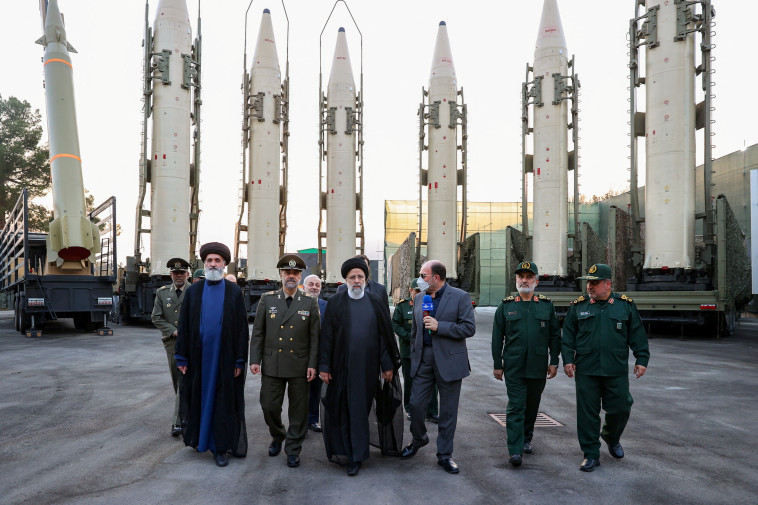 נשיא איראן ראיסי ב''יום התעשייה הביטחונית'' (צילום: Handout via REUTERS)