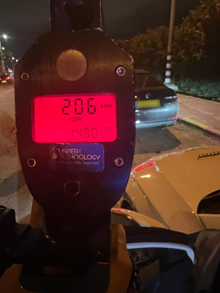 נתפס נוהג במהירות מופרזת של 206 קמ''ש 