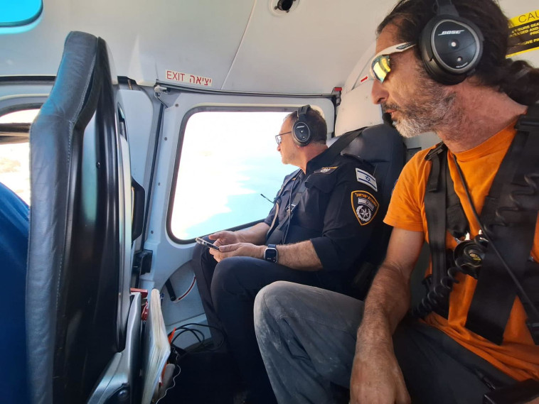 המפכ״ל קיים סיור אווירי מוסק מעל אזור האסון בעיין גדי