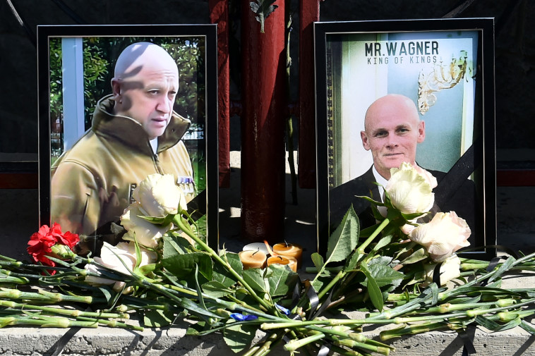 עמדת זיכרון לזכרו של יבגני פריגוז'ין ודמיטרי אוטקין (צילום: AFP via Getty Images)