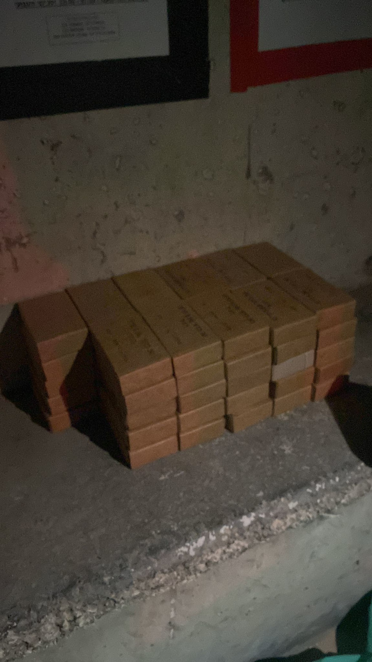 פריטי האמל''ח אותם ניסו להבריח תושב פורדיס וקרו משפחתו