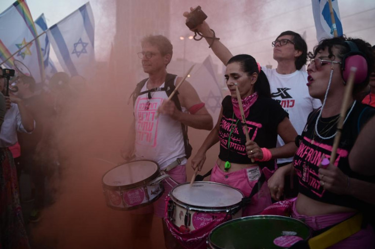 מחאת הנשים בבני ברק (צילום: אבשלום ששוני)
