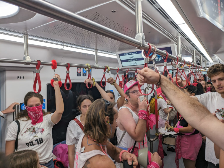 מחאה נגד השבתת הרכבת הקלה בשבת