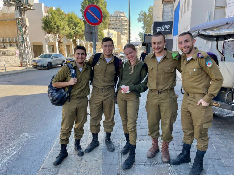 מש''קית העברית עם החיילים