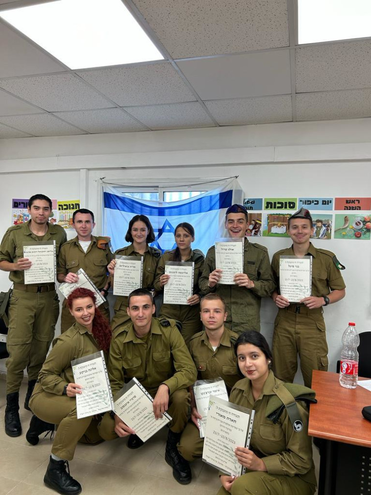 החיילים והמש''קיות