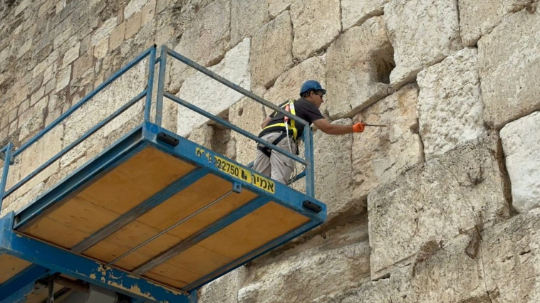 הדיקת אבני הכותל