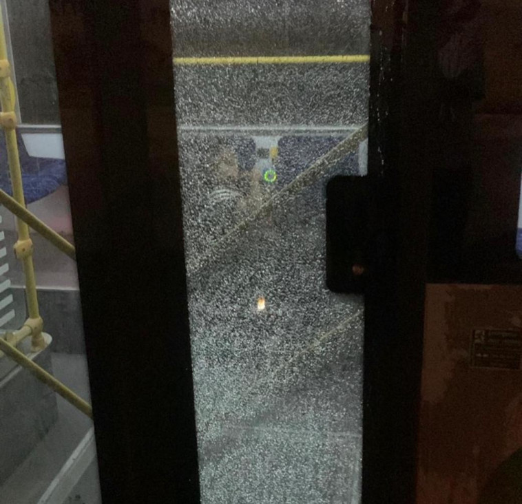 אבן שהושלכה לעבר אוטובוס ברהט