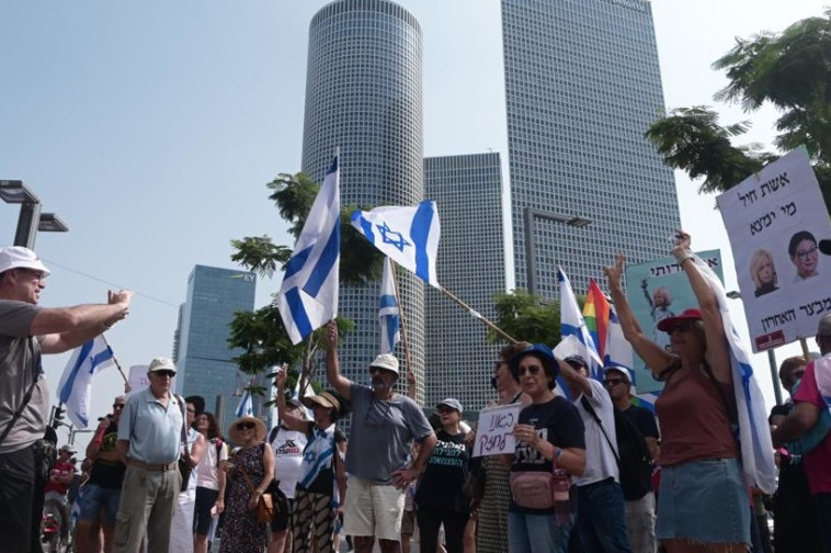 מחאת תמיכה ביועמ''שית בתל אביב (צילום: אבשלום ששוני)