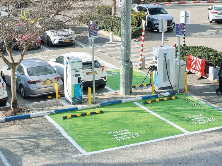 עמדת טעינה EV-Edge מתחם גזית יקנעם