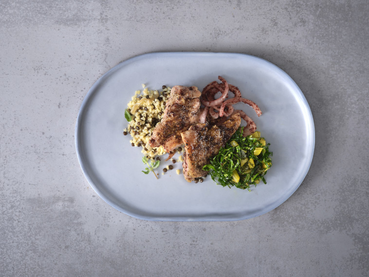 פרגית מסחאן במחלקת העסקים של אל על. שף אסף גרניט