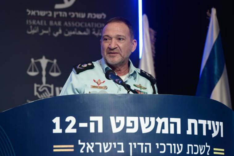 יעקב שבתאי נואם בכנס לשכת עורכי הדין (צילום: אבשלום ששוני)