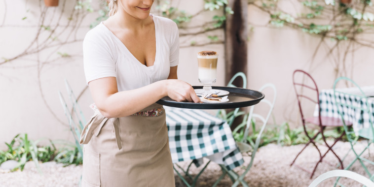 ''אל תקראי לבעלי מותק'', מלצרית, אילוסטרציה