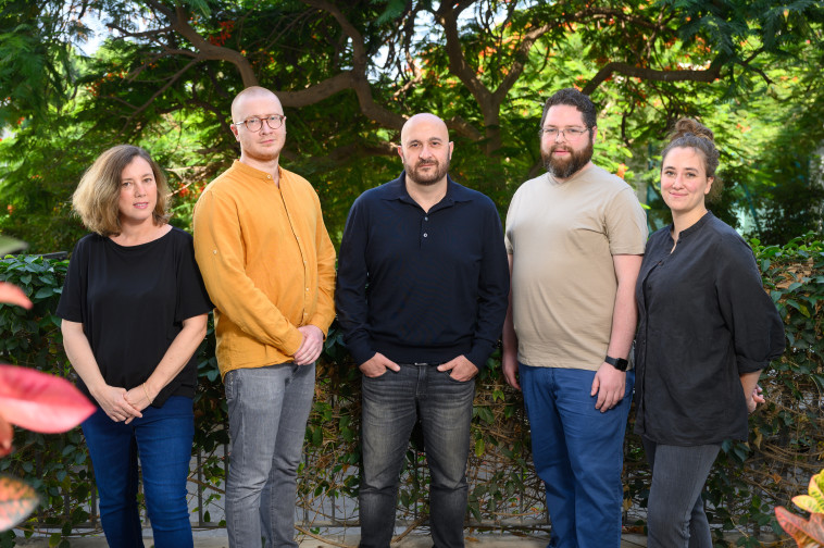 מימין: אמילי ווילדשוץ, ד''ר ברנרדו אולדק, פרופ' יעקוב חנא, ד''ר ולאדיסלב בונדרנקו וד''ר נועה נוברשטרן