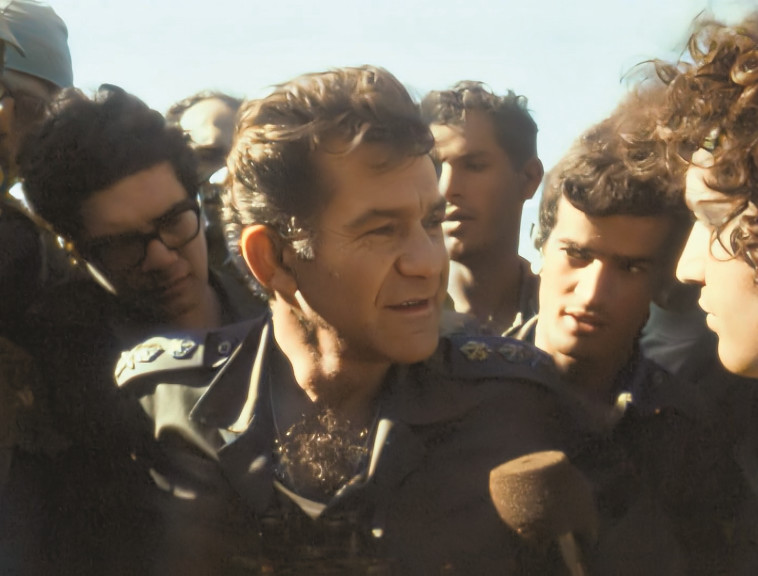 הרמטכ''ל דוד אלעזר בתדרוך עיתונאים בסיני