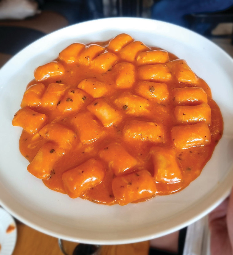 מסעדת ''פיאנו פיאנו'' ניוקי רוזה