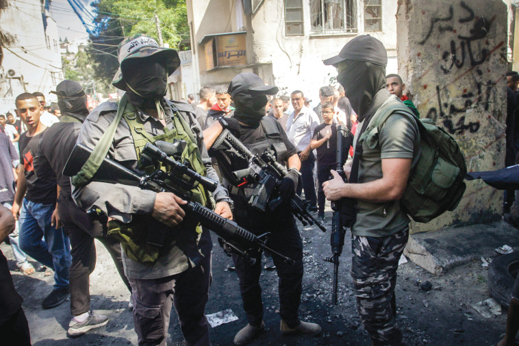 חמושים פלסטינים במחנה הפליטים נור א-שמס