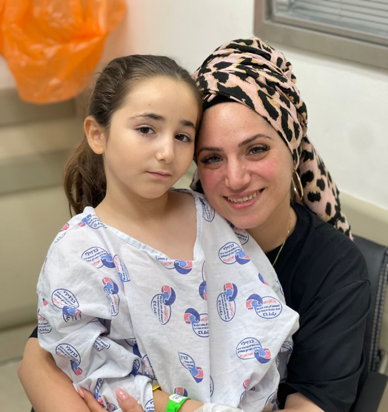 הללי עם אמה